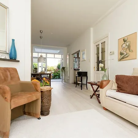 Modern Holiday In With Garden بيت للعطل *