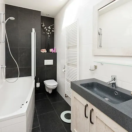 بيت للعطل Modern Holiday In With Garden